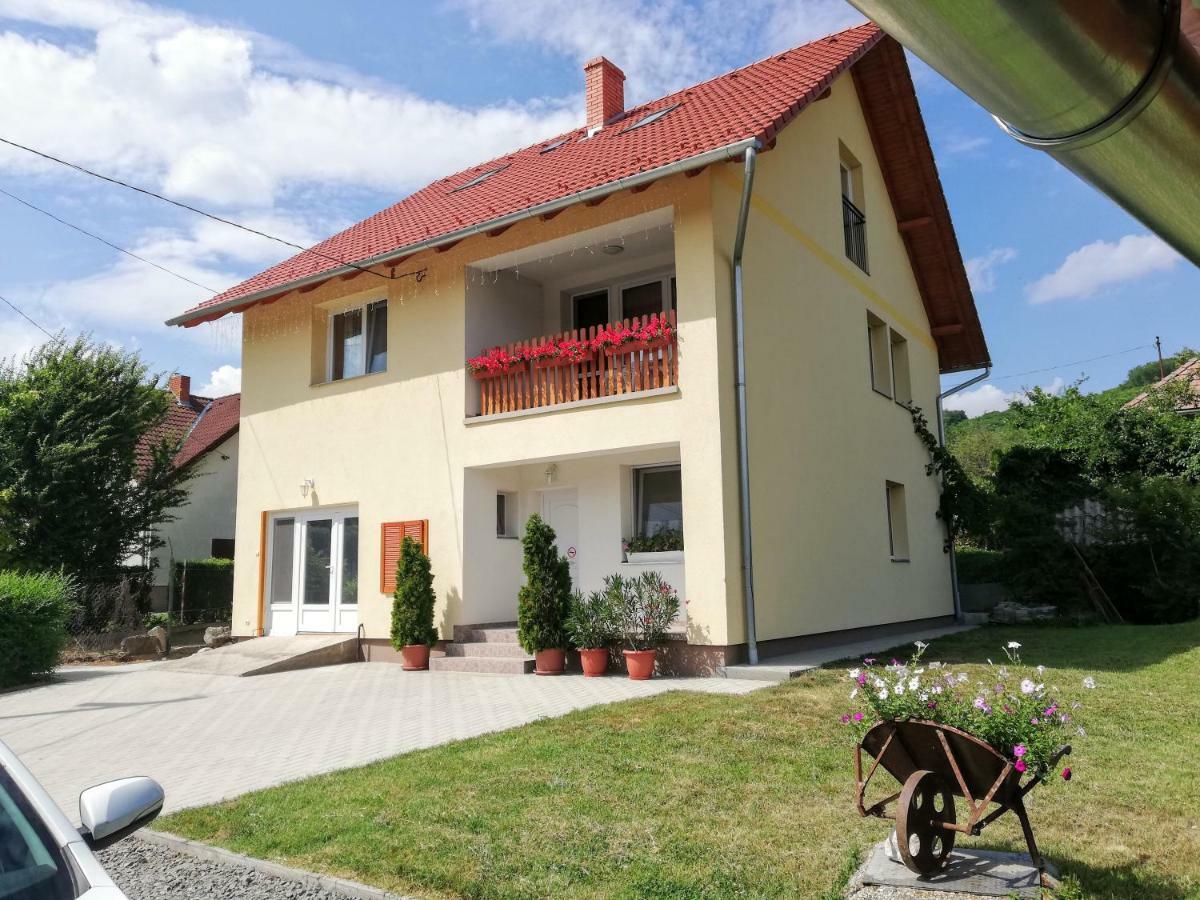 Lotuszvirag Vendeghaz Hotel Szekszárd Exterior foto